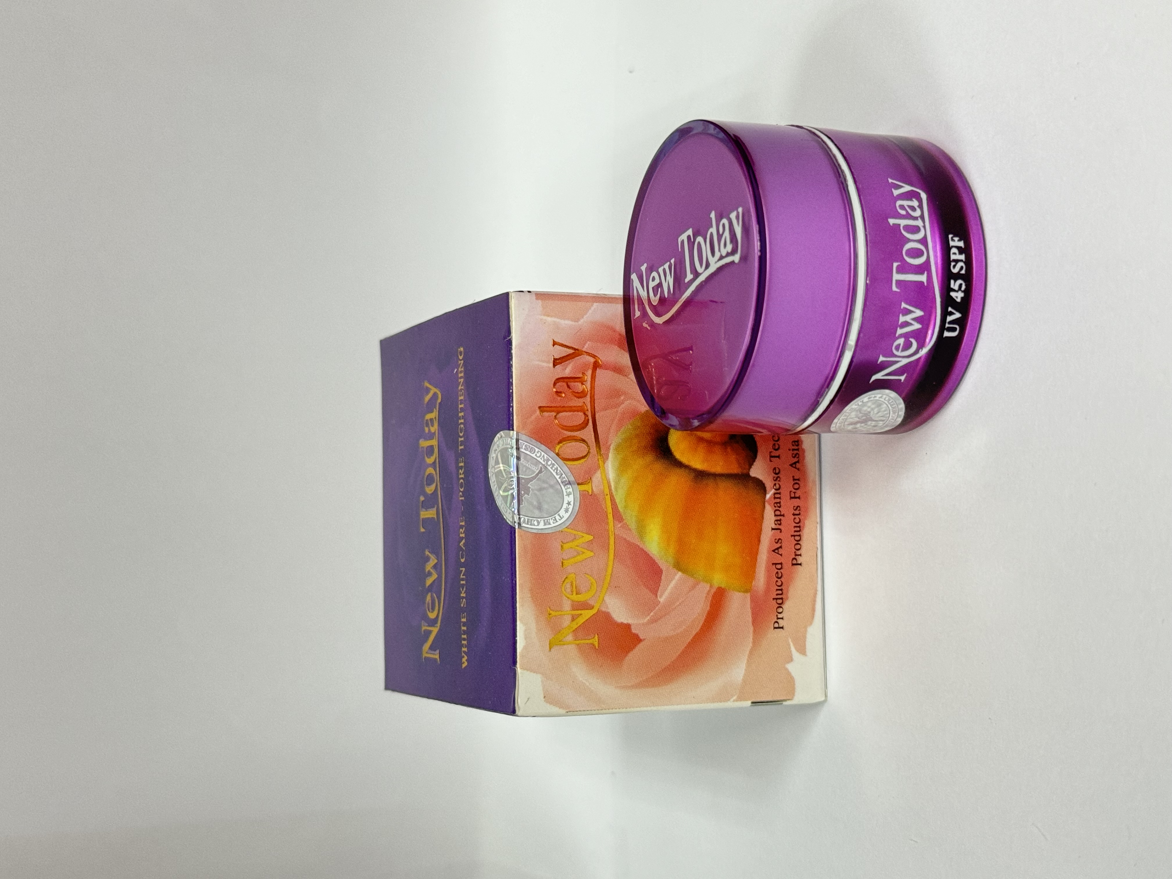 New Today Quốc Tế 18g (Trắng da, Se khít lỗ chân lông)